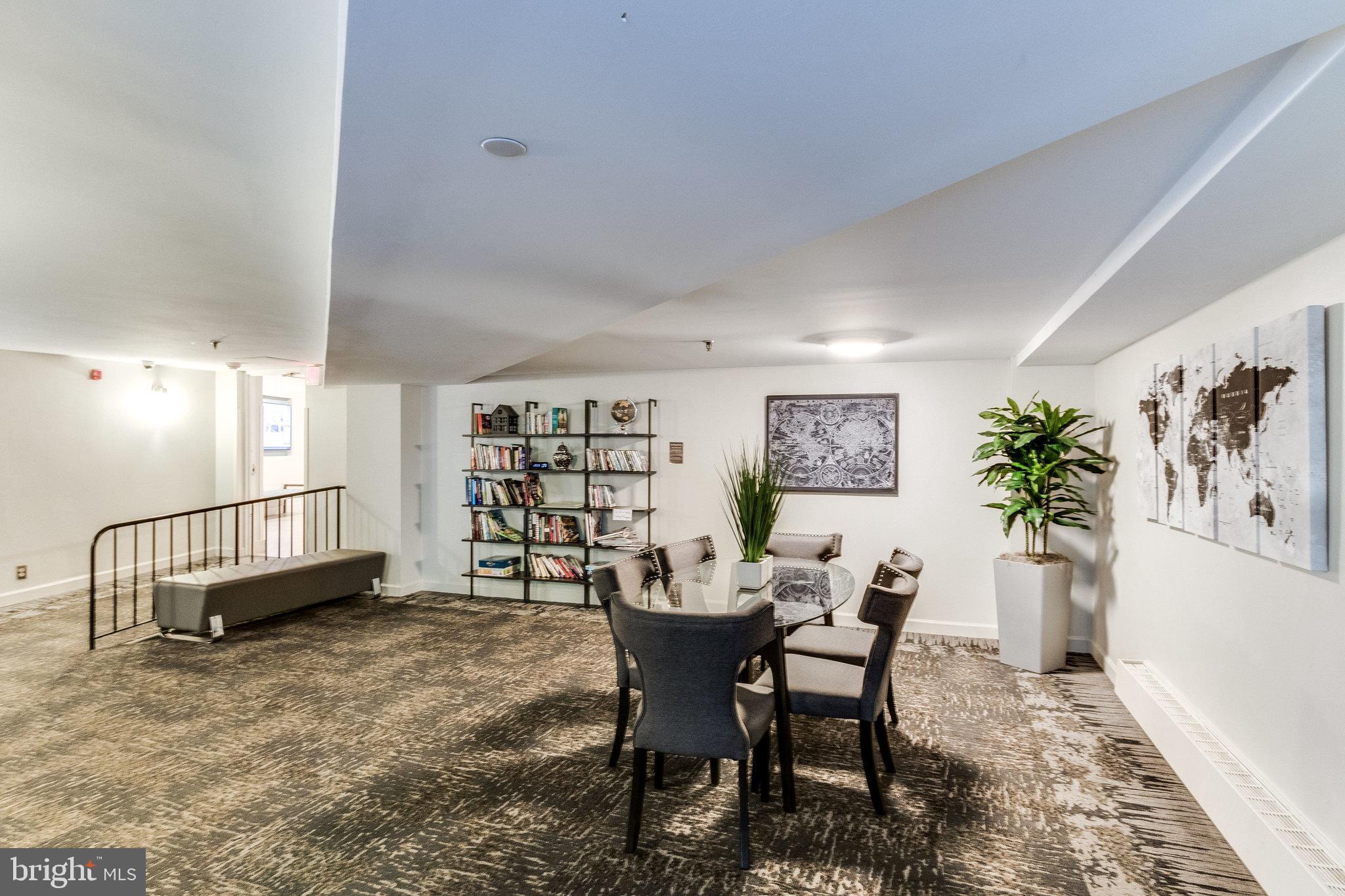 LAKESIDE PLAZA - Residential Lease