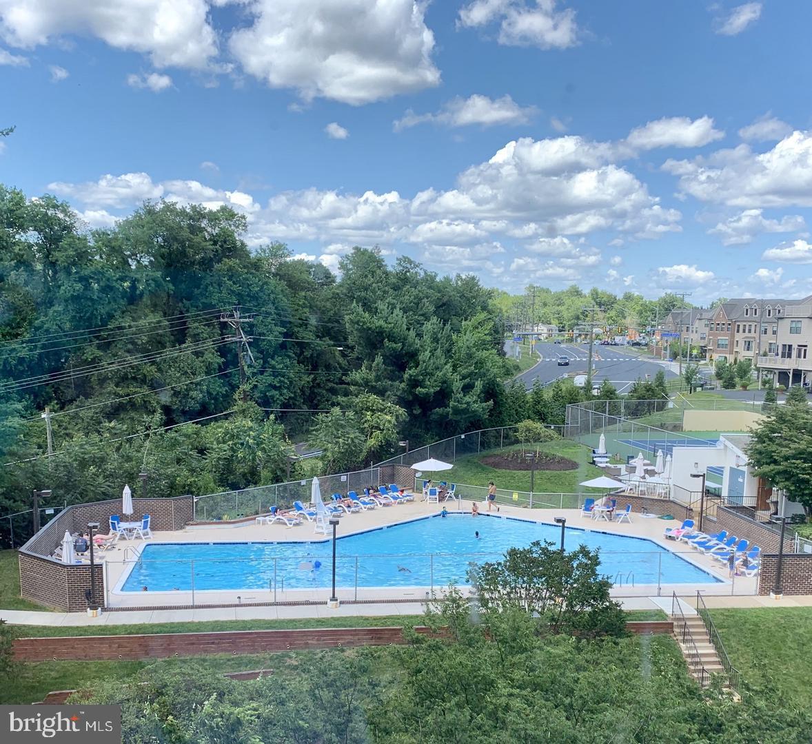 LAKESIDE PLAZA - Residential Lease