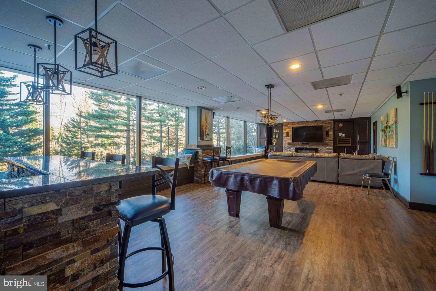 LAKESIDE PLAZA - Residential Lease