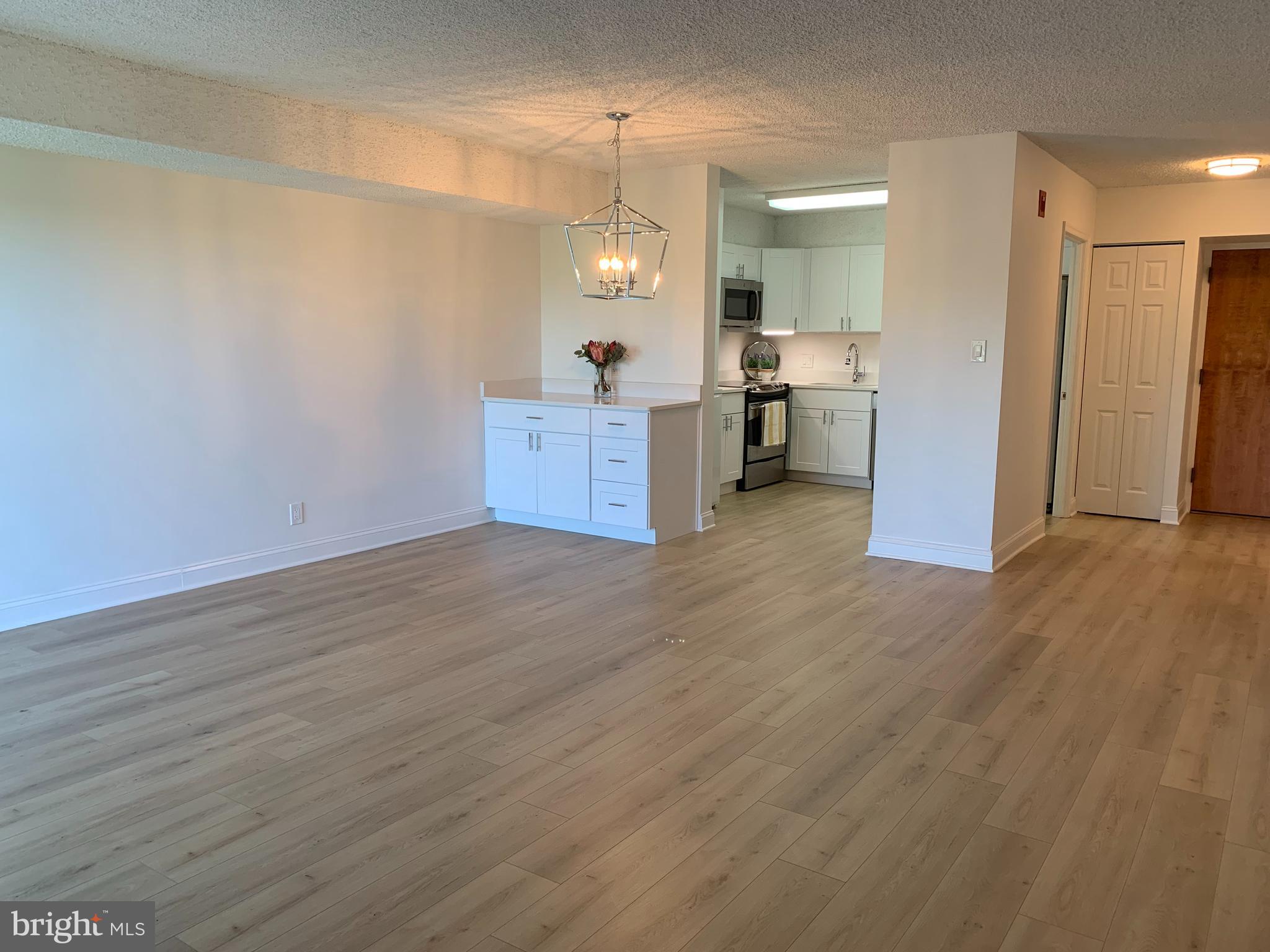 LAKESIDE PLAZA - Residential Lease