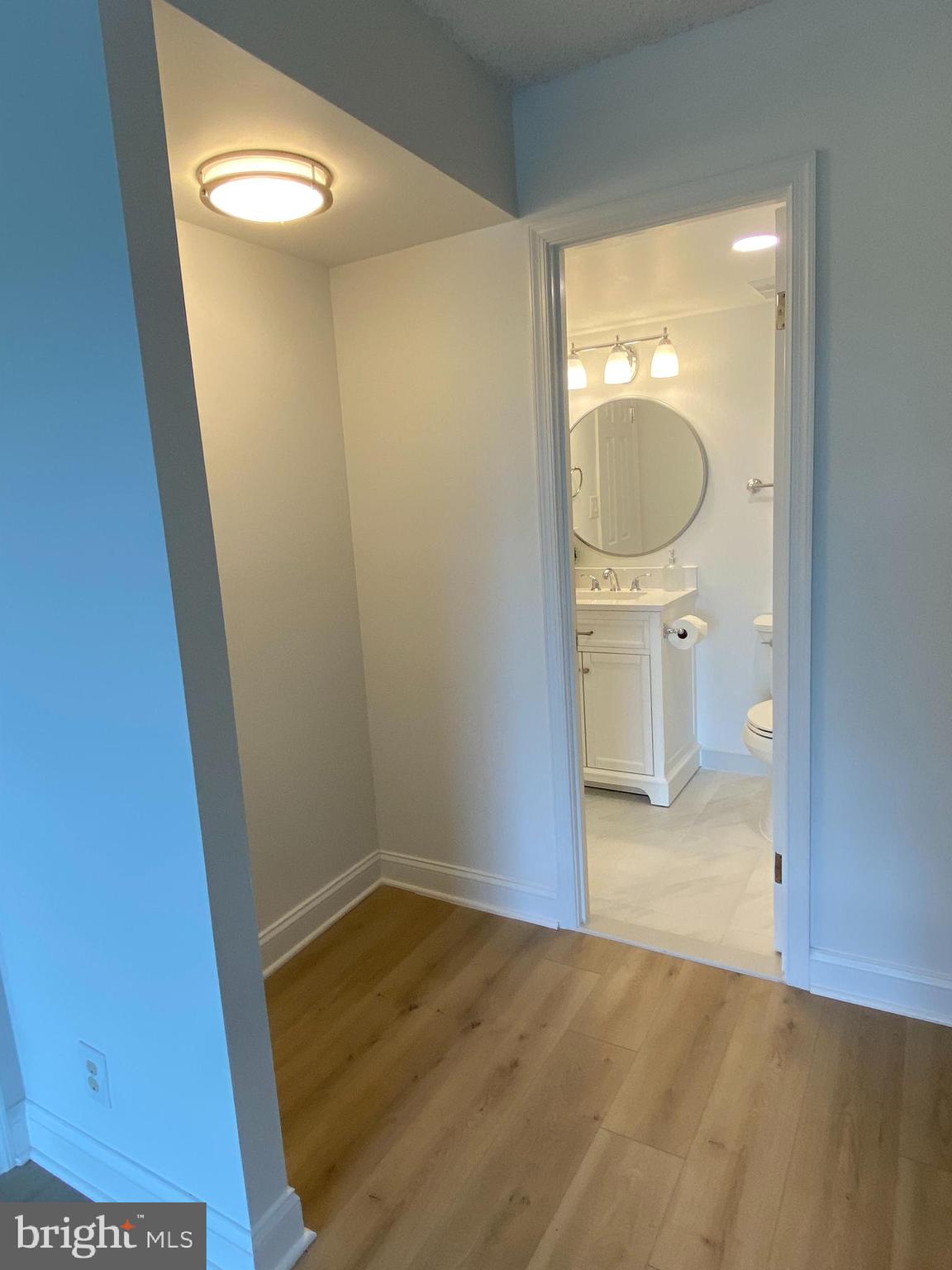 LAKESIDE PLAZA - Residential Lease