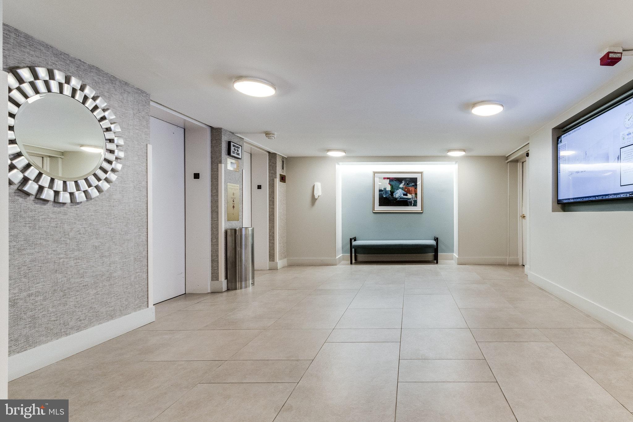 LAKESIDE PLAZA - Residential Lease