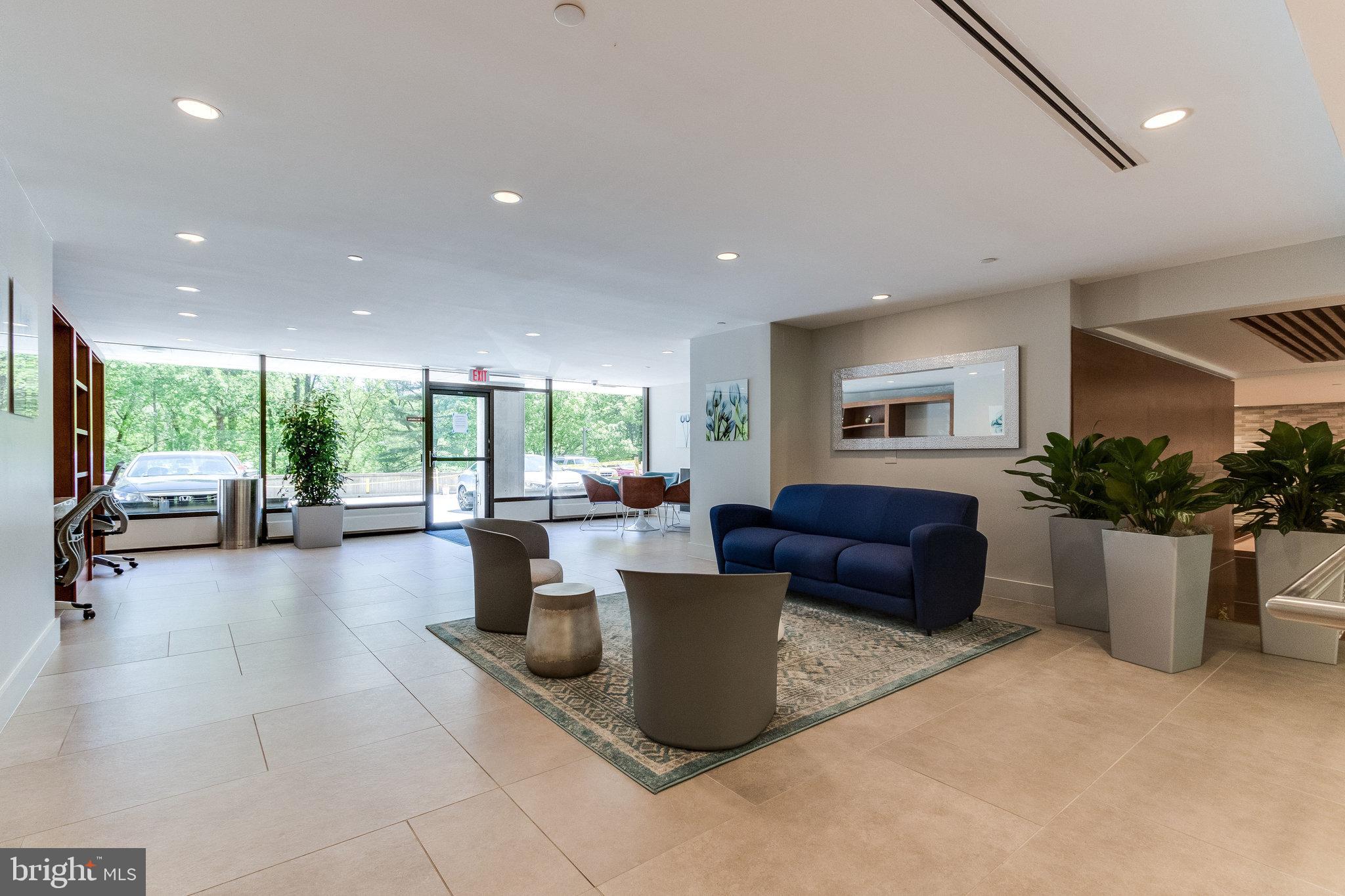 LAKESIDE PLAZA - Residential Lease