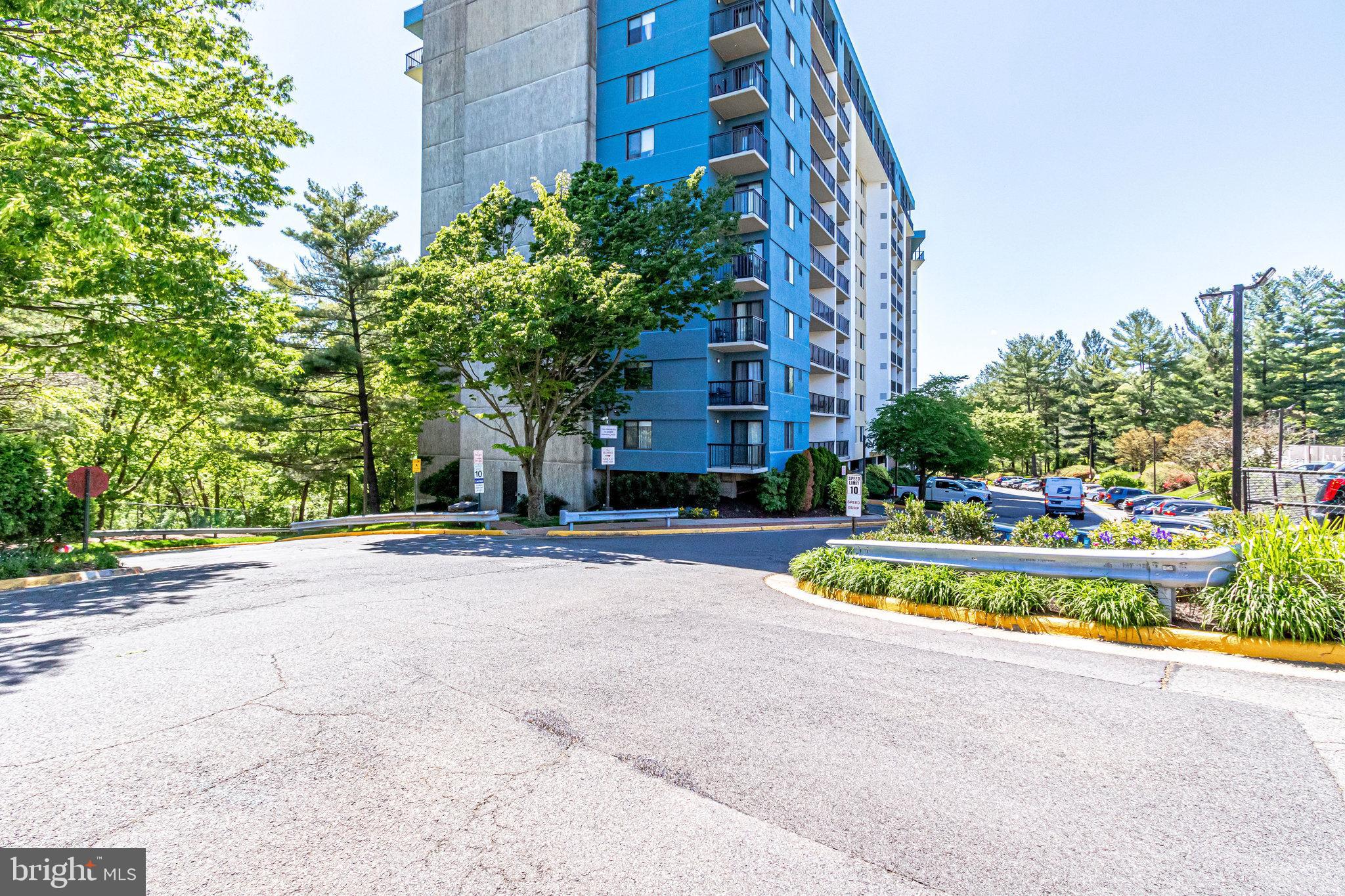 LAKESIDE PLAZA - Residential Lease