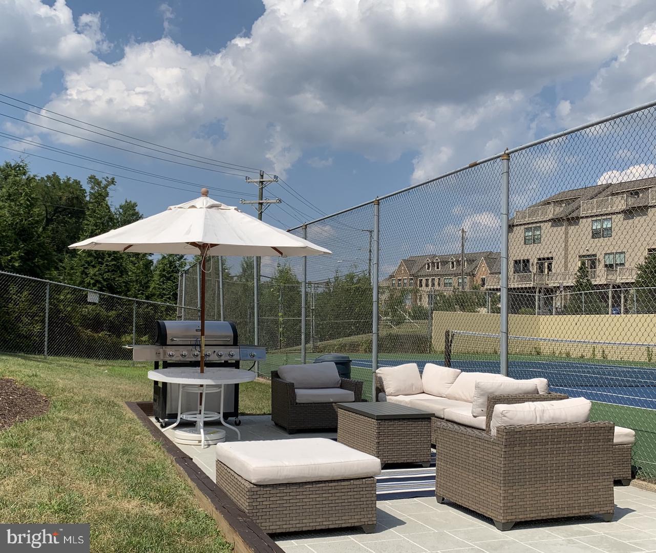 LAKESIDE PLAZA - Residential Lease