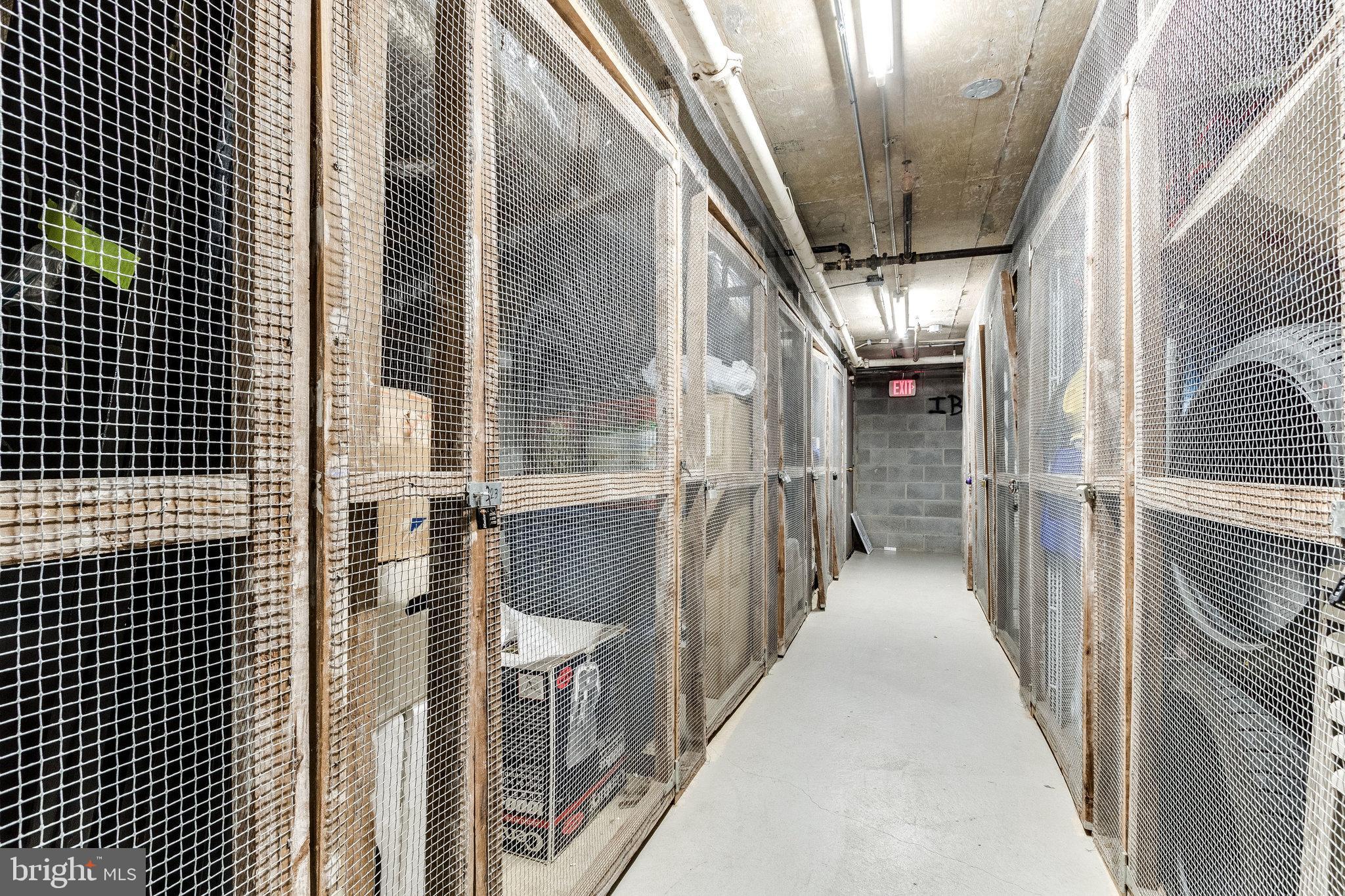 LAKESIDE PLAZA - Residential Lease