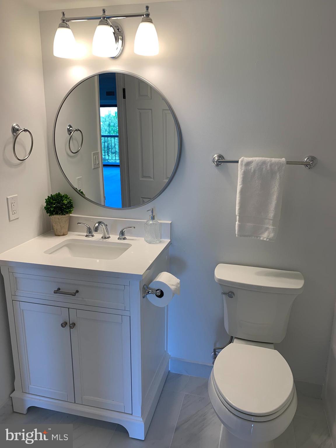 LAKESIDE PLAZA - Residential Lease