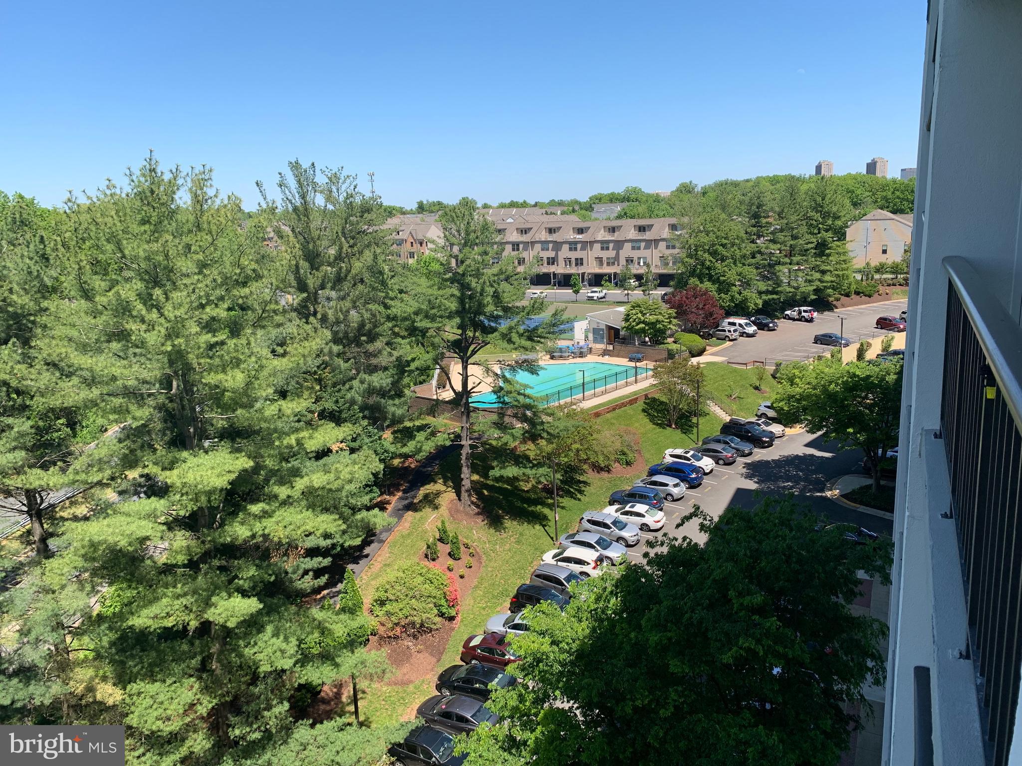 LAKESIDE PLAZA - Residential Lease