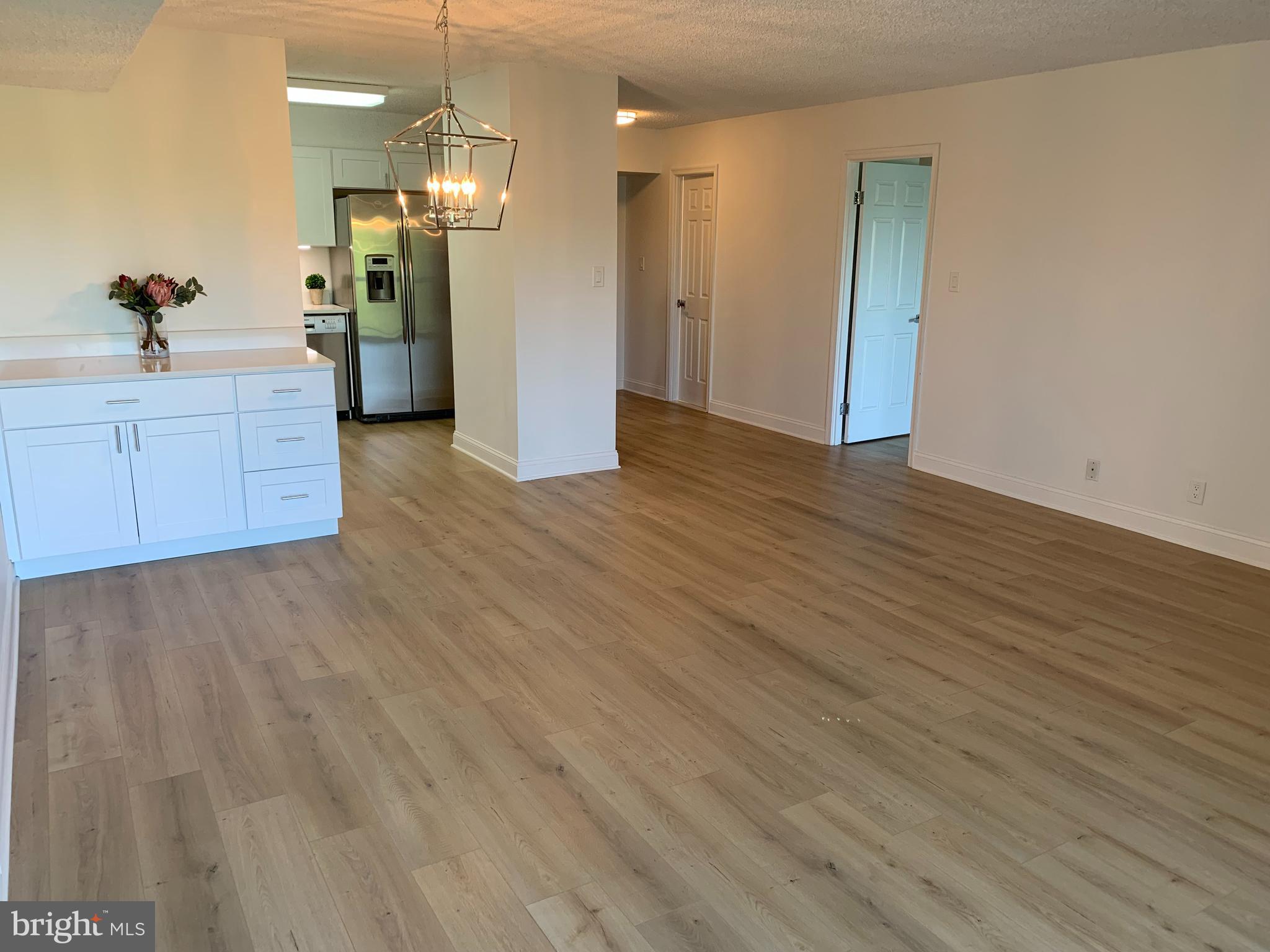 LAKESIDE PLAZA - Residential Lease