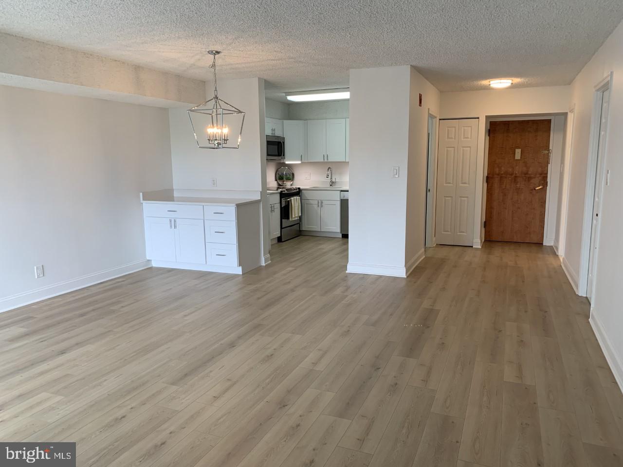 LAKESIDE PLAZA - Residential Lease