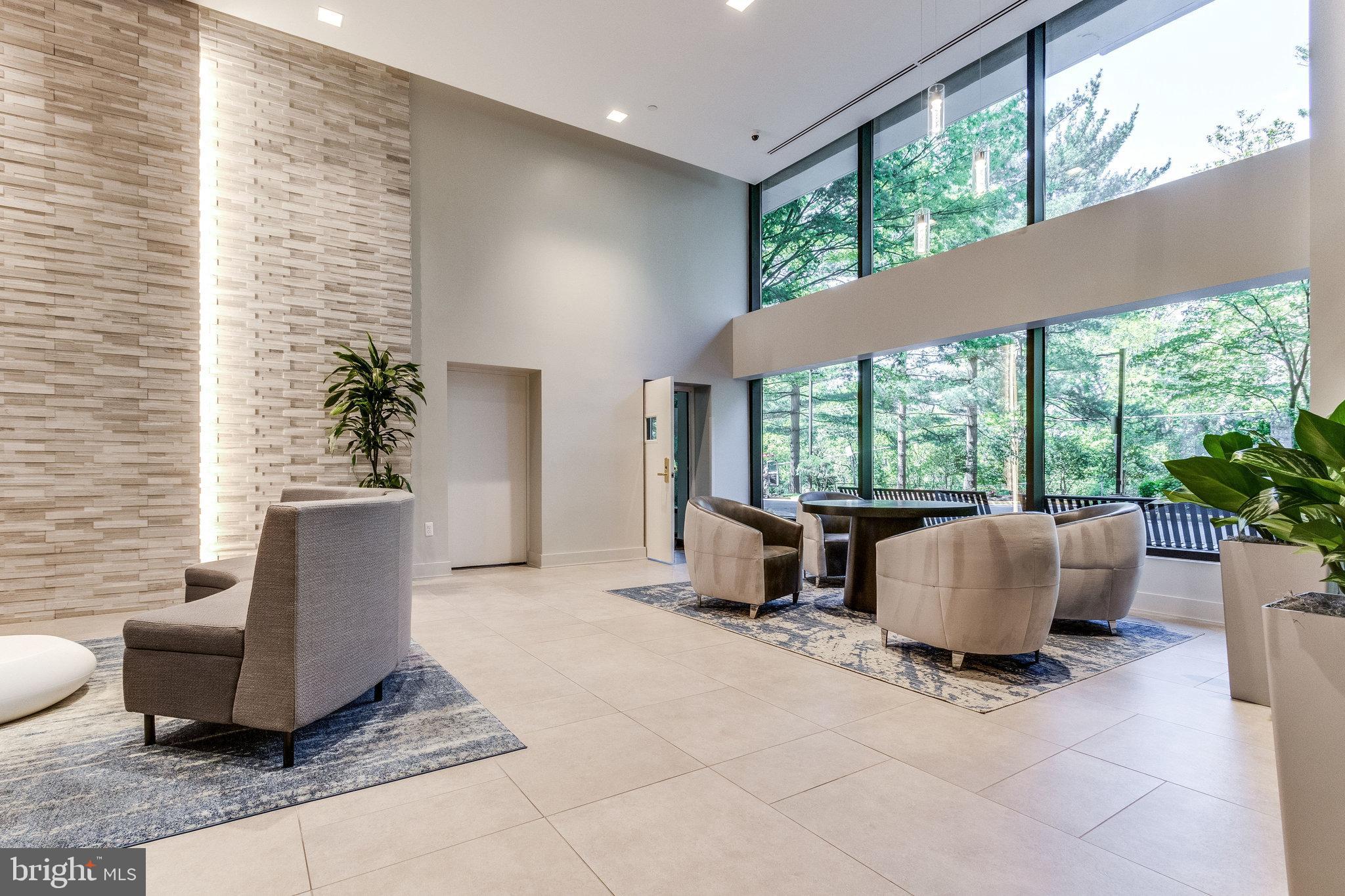 LAKESIDE PLAZA - Residential Lease