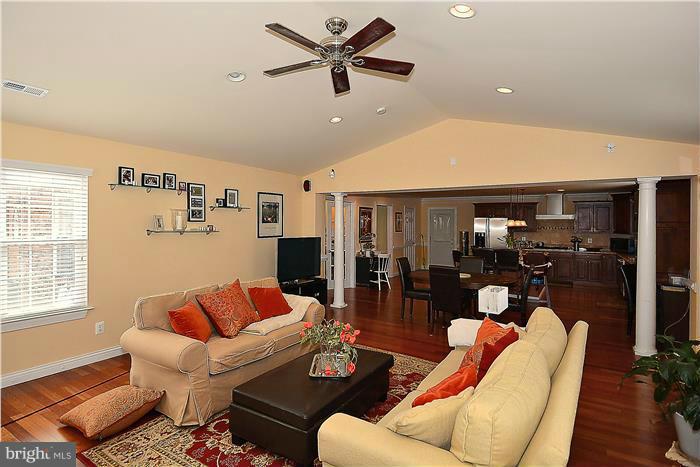 DOUBLE CIRCLE 1 NORTH - Residential Lease