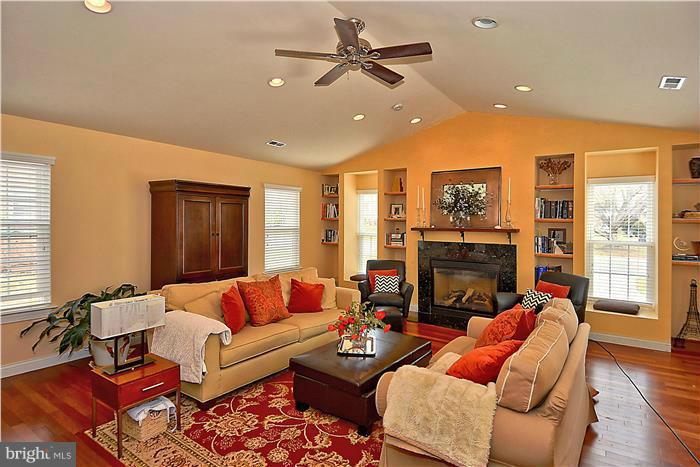 DOUBLE CIRCLE 1 NORTH - Residential Lease