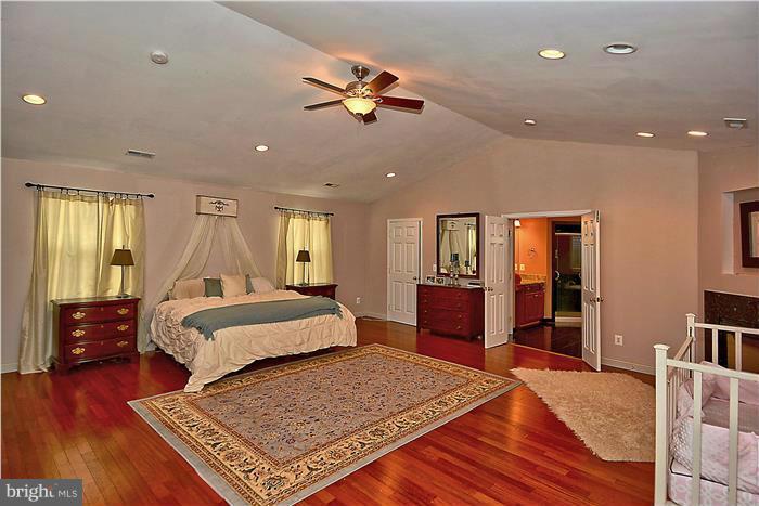 DOUBLE CIRCLE 1 NORTH - Residential Lease