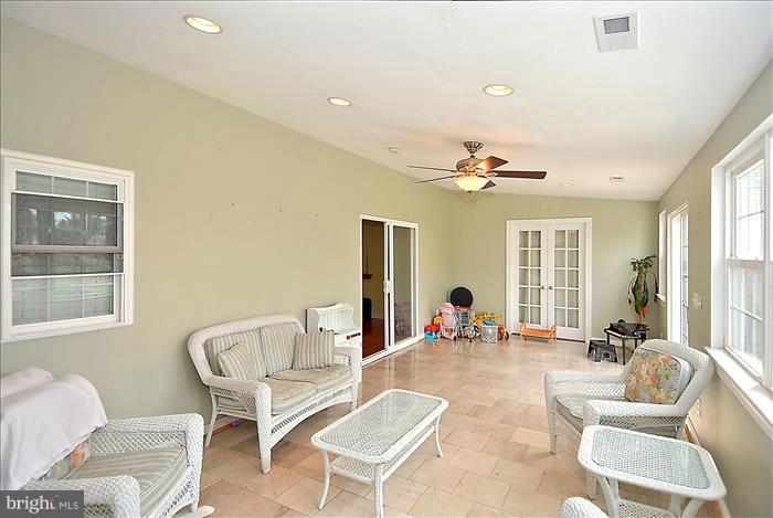 DOUBLE CIRCLE 1 NORTH - Residential Lease