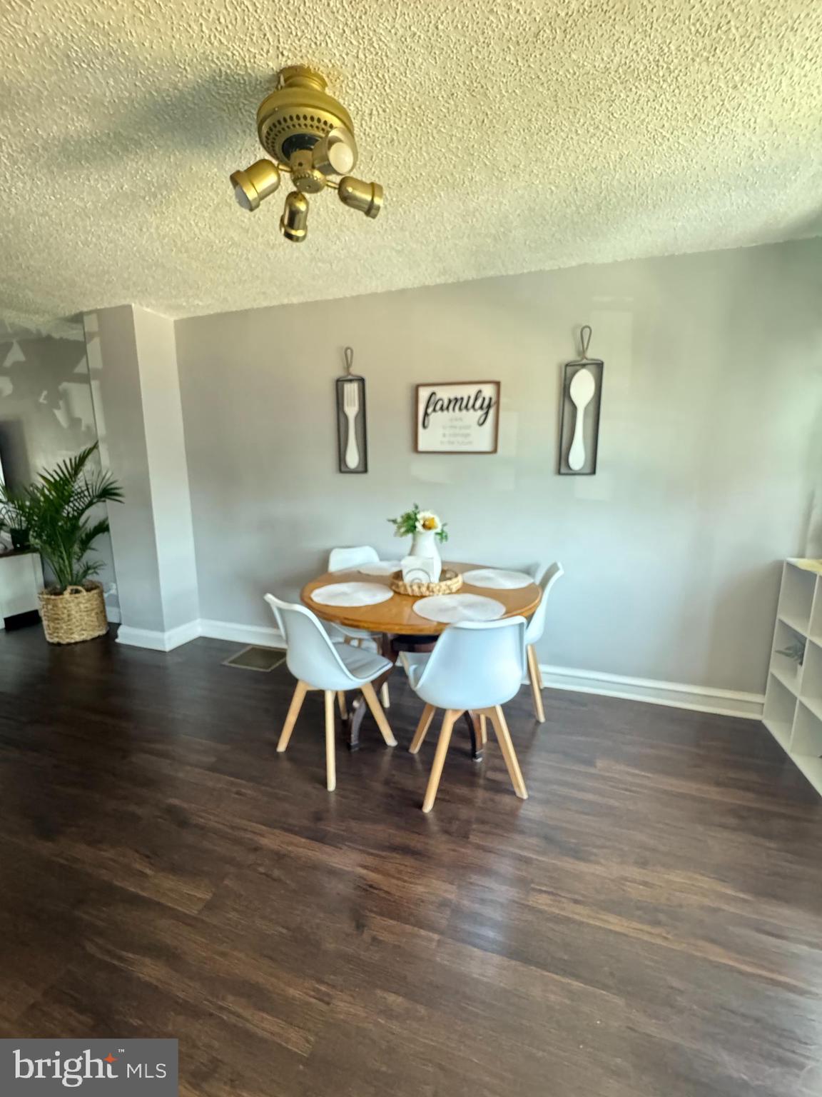 OXFORD CIRCLE - Residential