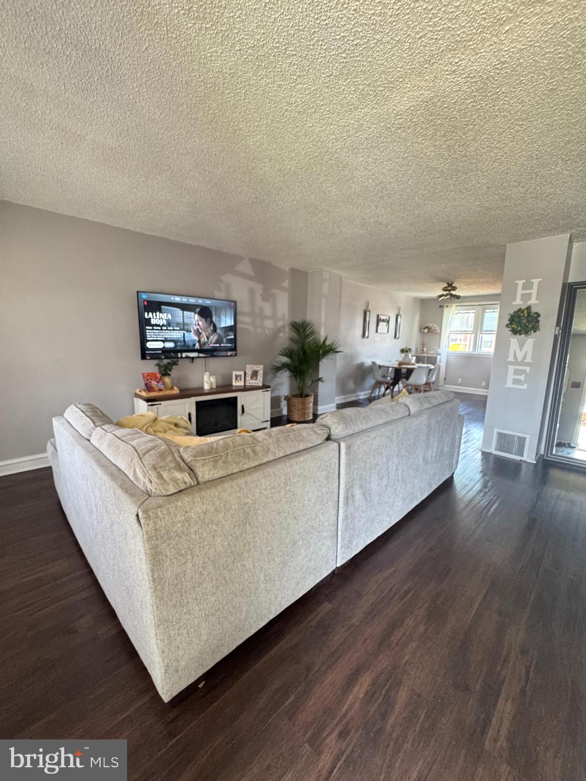 OXFORD CIRCLE - Residential