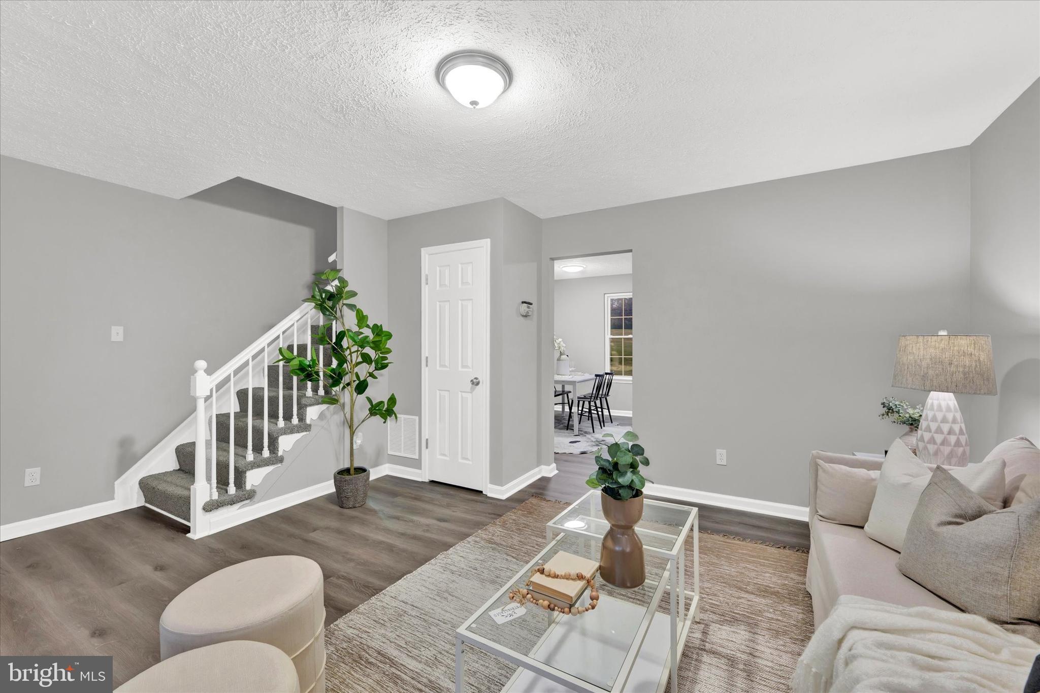 HARFORD SQUARE - Residential