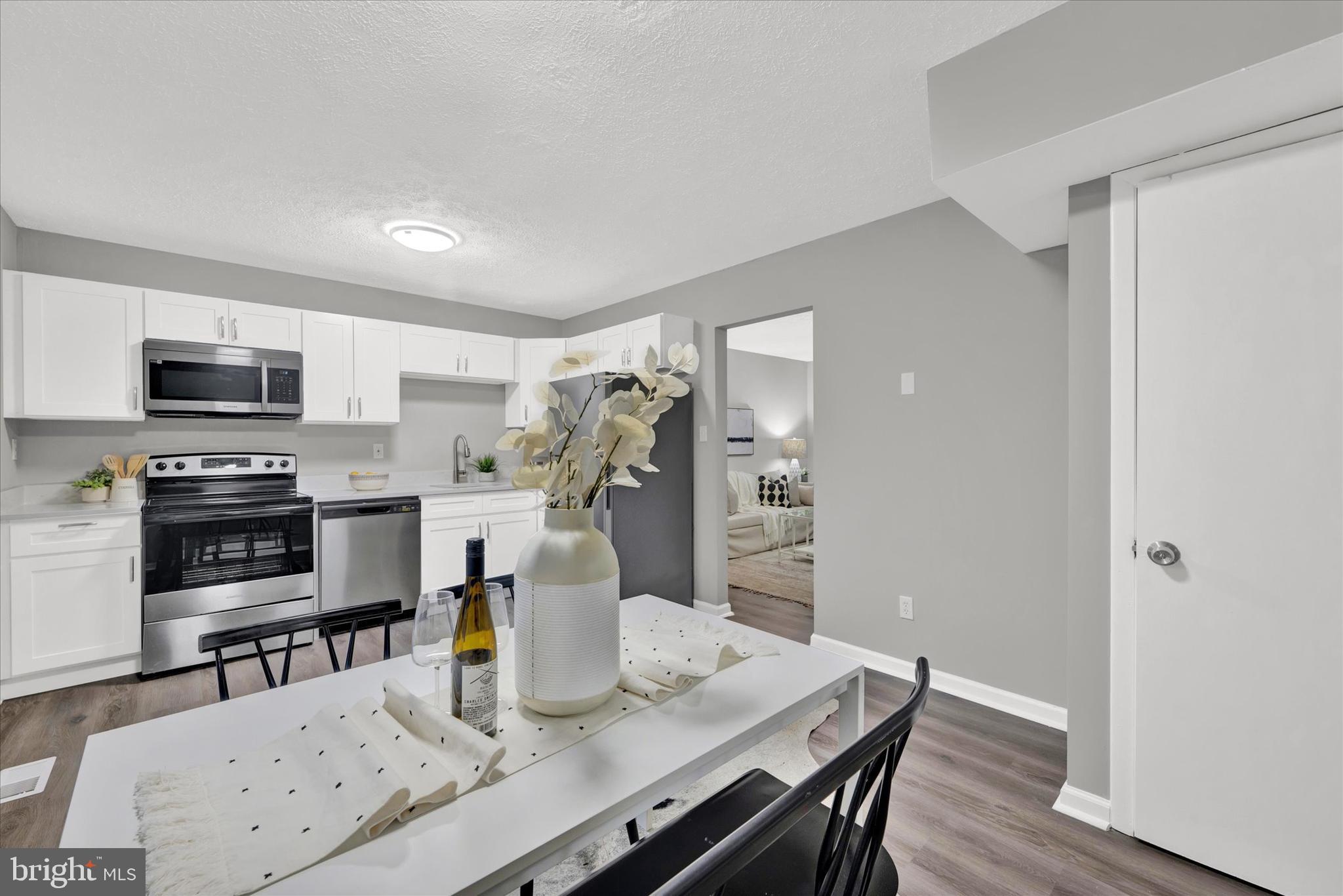 HARFORD SQUARE - Residential