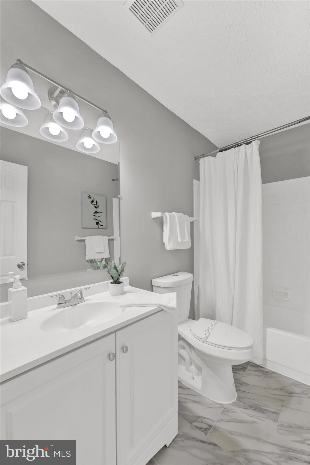 HARFORD SQUARE - Residential