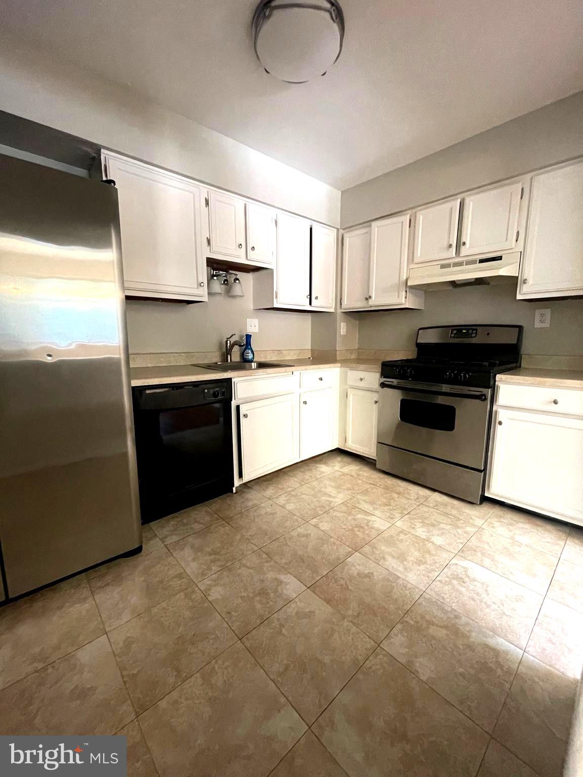 TWELVE TREES - Residential Lease