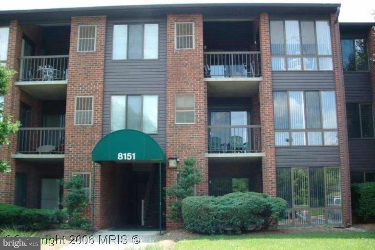 Walk To Metro!!! Renovated - 2 Bedrooms 2 Full Baths Luxury Condo with Maple Cabinets, 12"*12" Ceramic Tiles, Stainless Steel Appliances, Morning Rm, Sep. Dining and Living Rooms. Floor to Ceiling Windows & Balcony. Unit with Laundry Room. Community with Pool, Clubhouse & Exercise Room.
