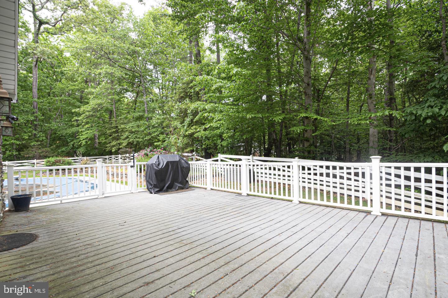 CHAPEL POINT WOODS - Residential