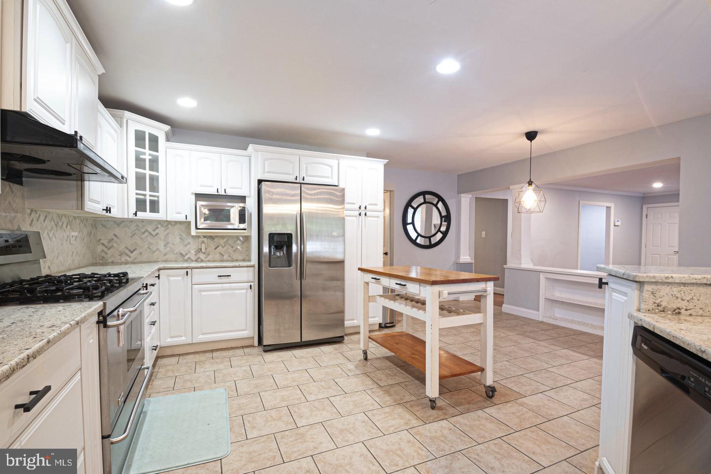 CHAPEL POINT WOODS - Residential