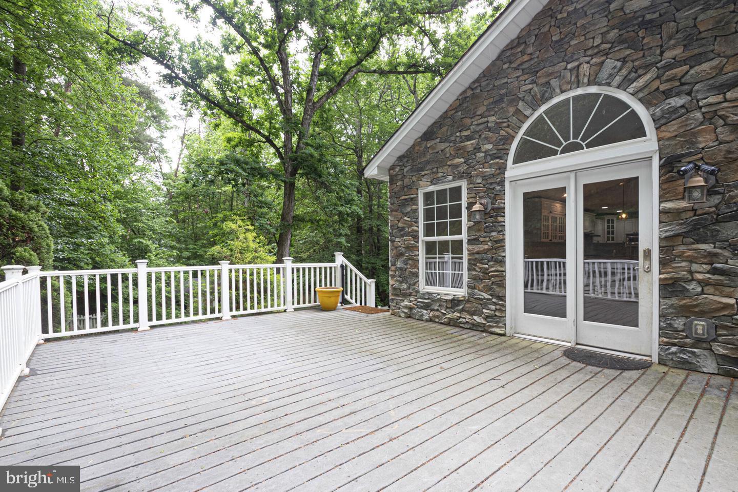 CHAPEL POINT WOODS - Residential