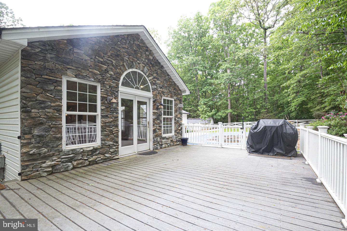 CHAPEL POINT WOODS - Residential