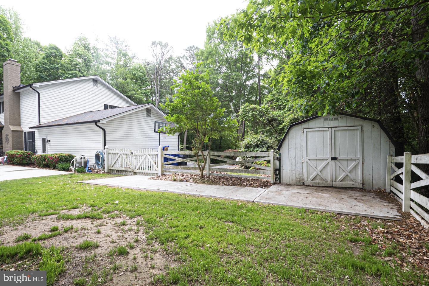 CHAPEL POINT WOODS - Residential
