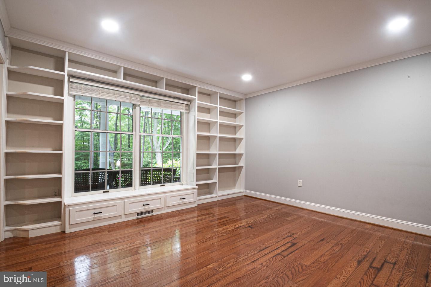 CHAPEL POINT WOODS - Residential