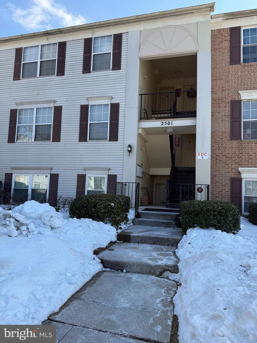 Great-looking mid-level condo in Longmead Crossing Subdivision. This home has been taken care of meticulously, vinyl flooring throughout living room and bedrooms, 2BR/2FB, ceramic tile in kitchen with spacious table space area, living room can be set up as dining area or very large living room with bump out, washer & dryer are in home, water is part of association dues. Great location, nice amenities in subdivision with club house, pool, tennis court, many more!  Very friendly little dog in unit -- please do not let out -- Thanks for showing.
