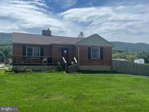Homes For Sale - 221 Fincastle Lane<br/> BLUEFIELD, VA 24605