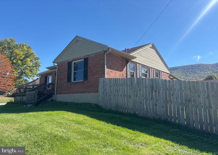 221 FINCASTLE LANE