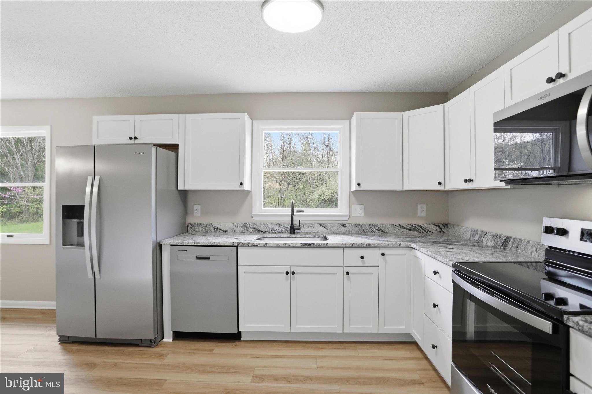 MEL-LON EAST - Residential