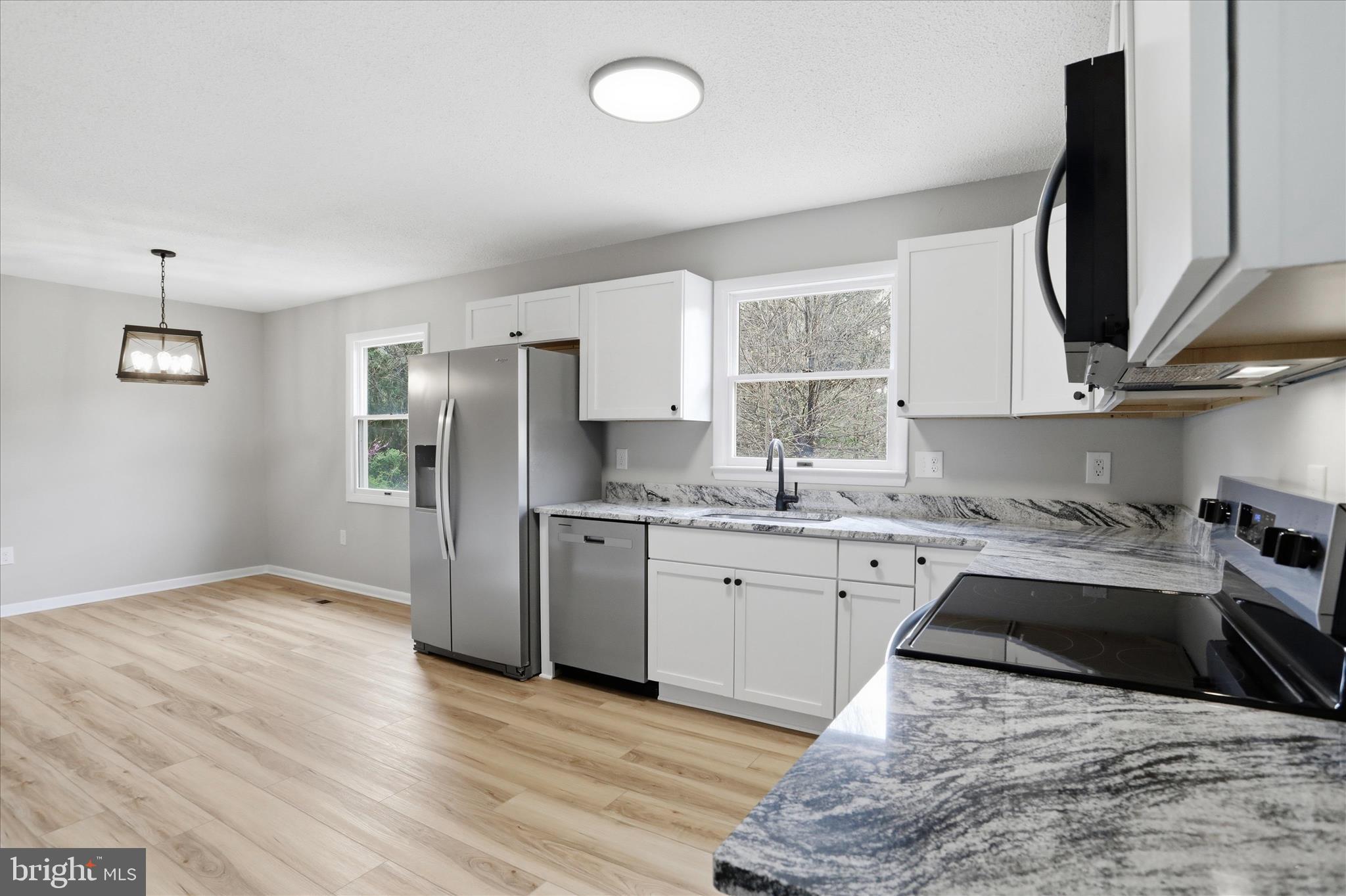 MEL-LON EAST - Residential