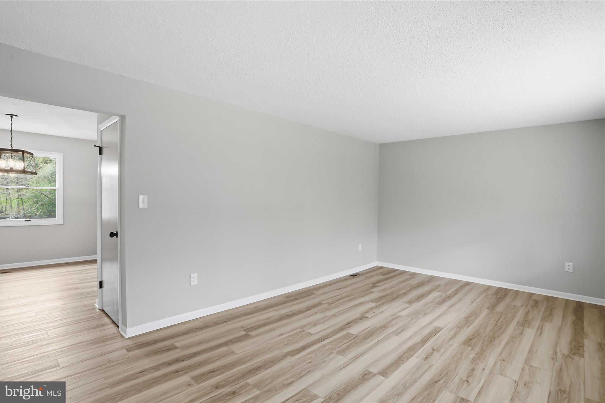 MEL-LON EAST - Residential