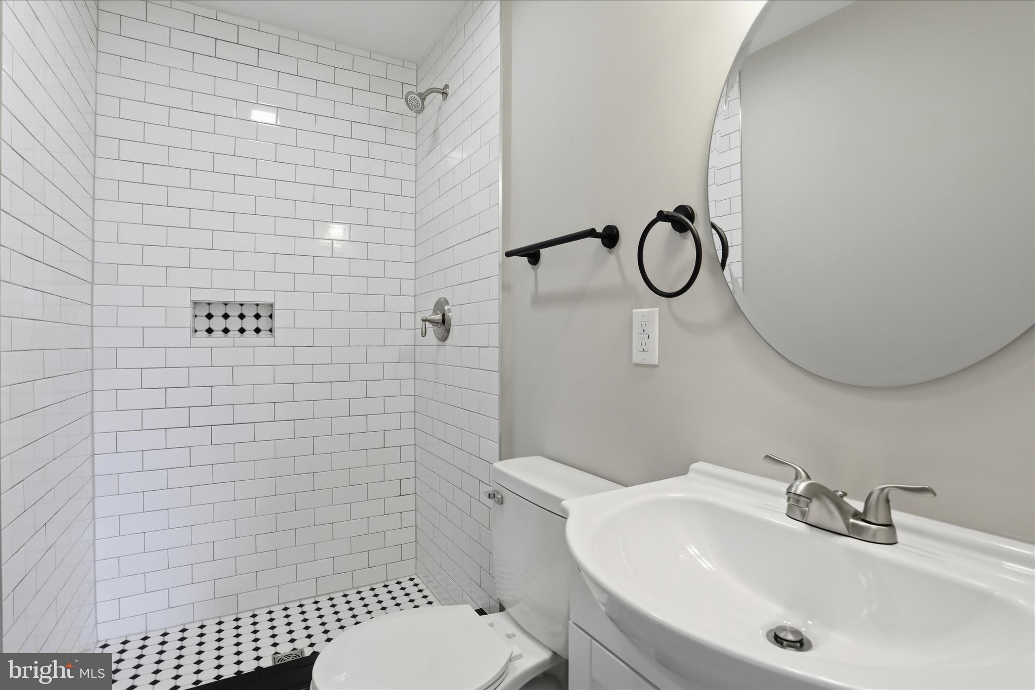 MEL-LON EAST - Residential