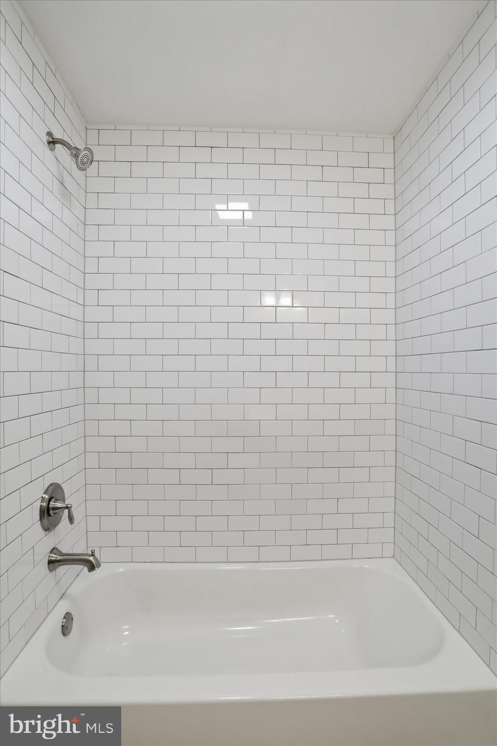 MEL-LON EAST - Residential