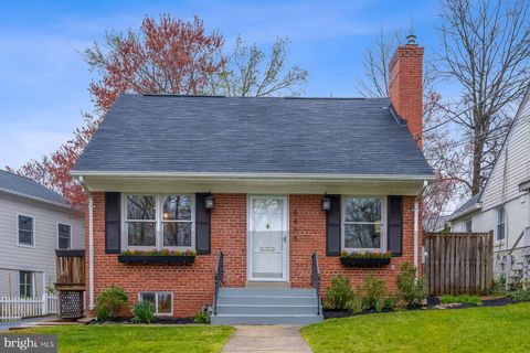 Photo of 8805 Melwood Road, Bethesda, MD 20817 (MLS # MDMC2126262)