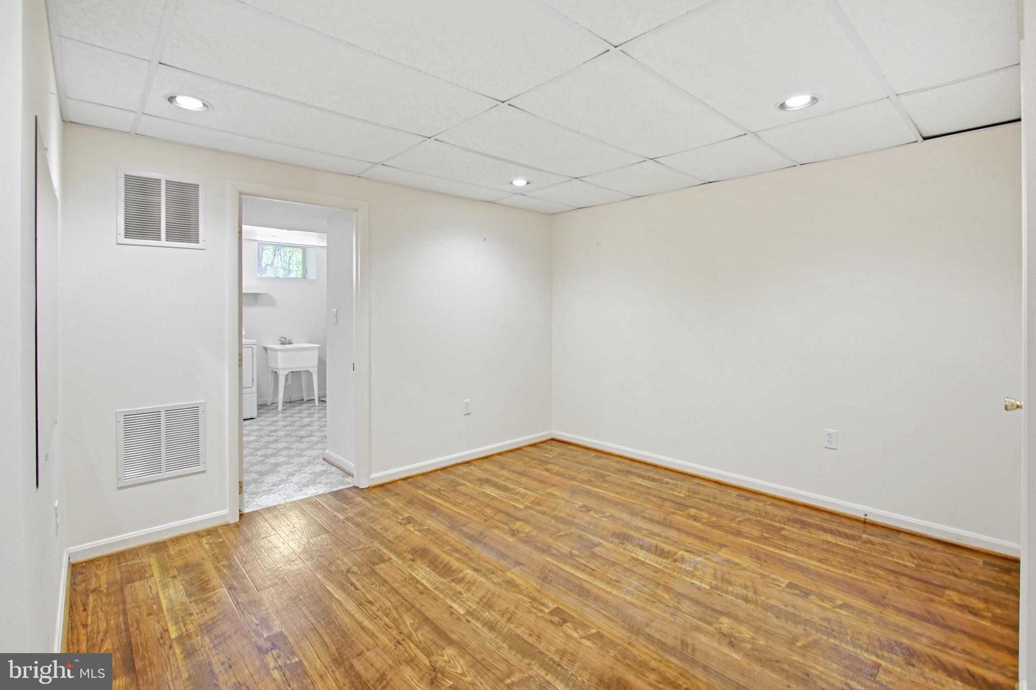 DUMONT OAKS - Residential