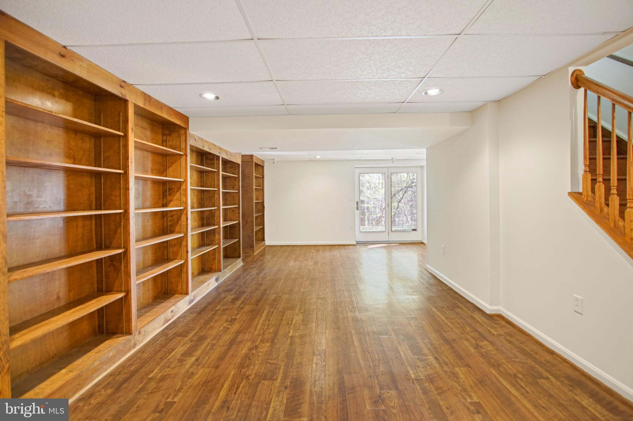 DUMONT OAKS - Residential