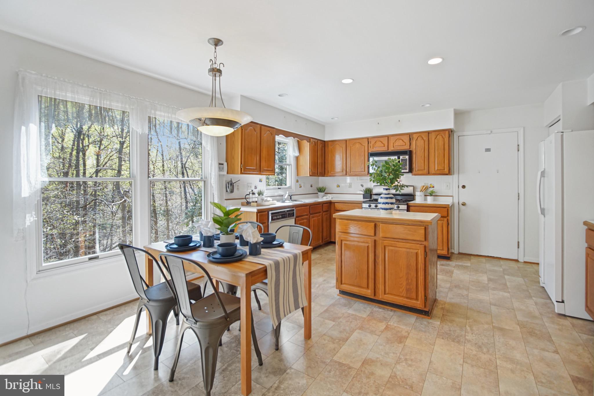 DUMONT OAKS - Residential