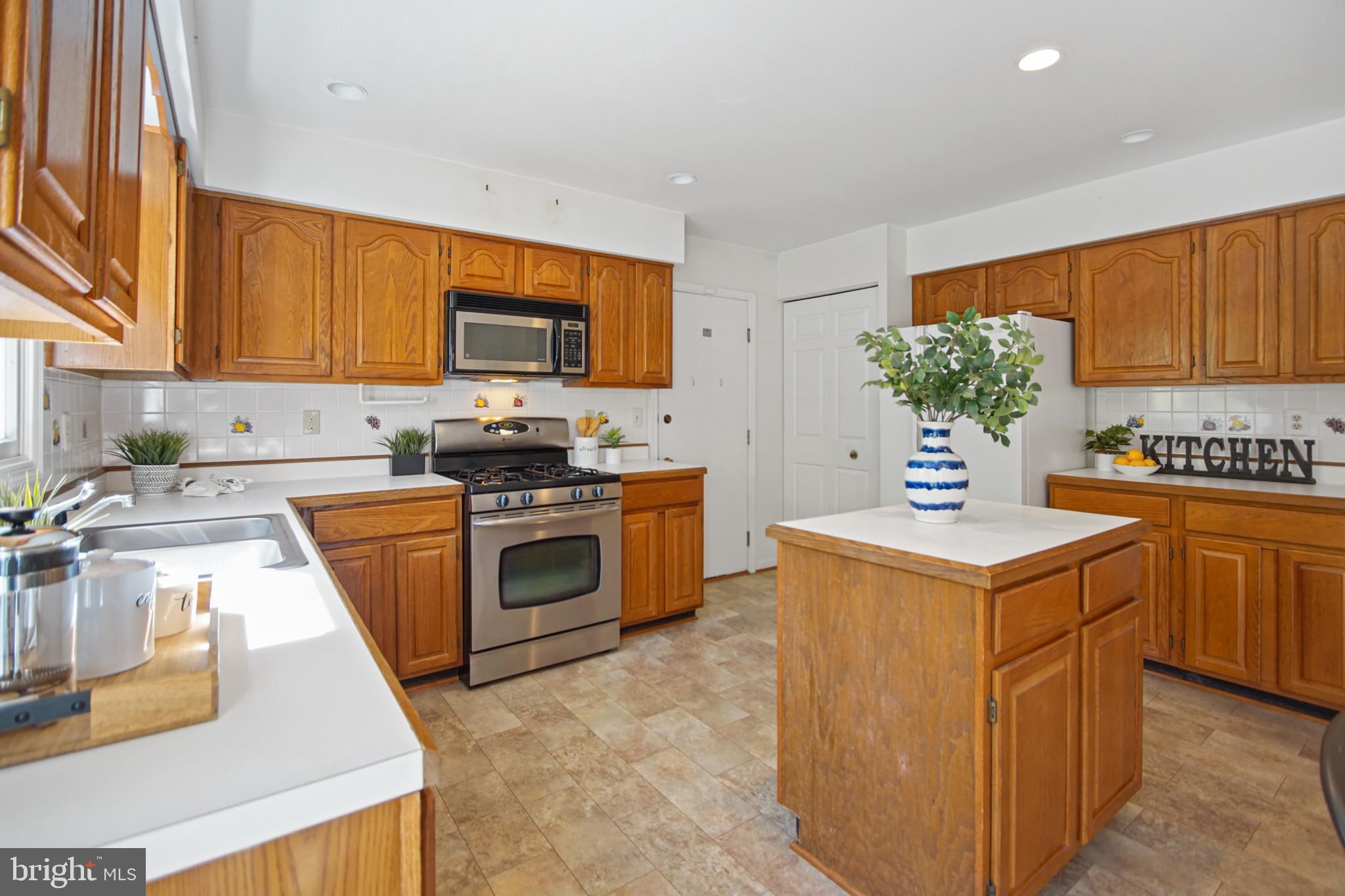 DUMONT OAKS - Residential