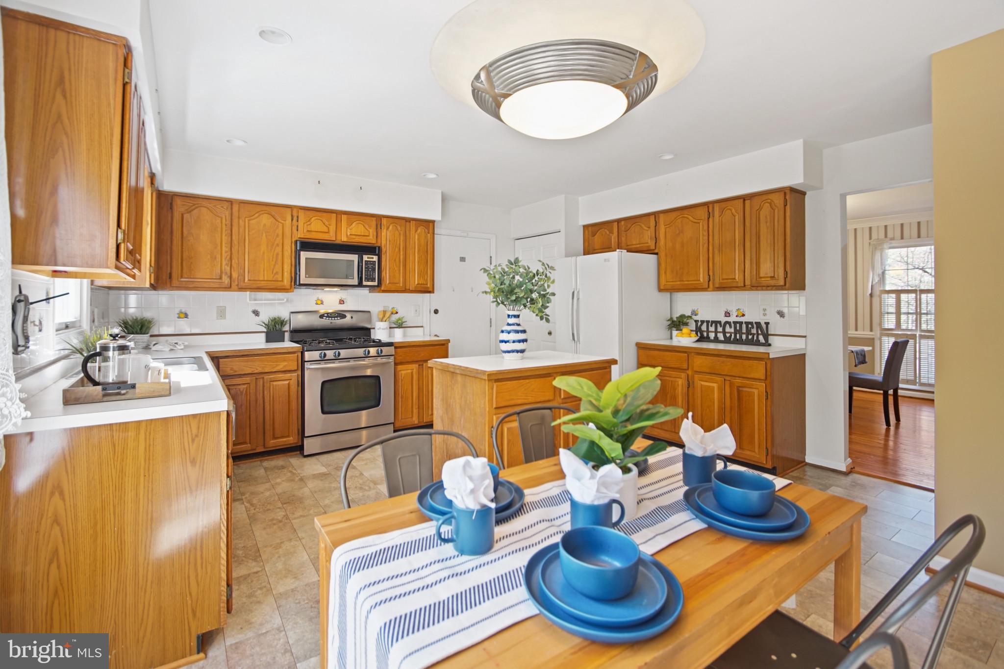 DUMONT OAKS - Residential