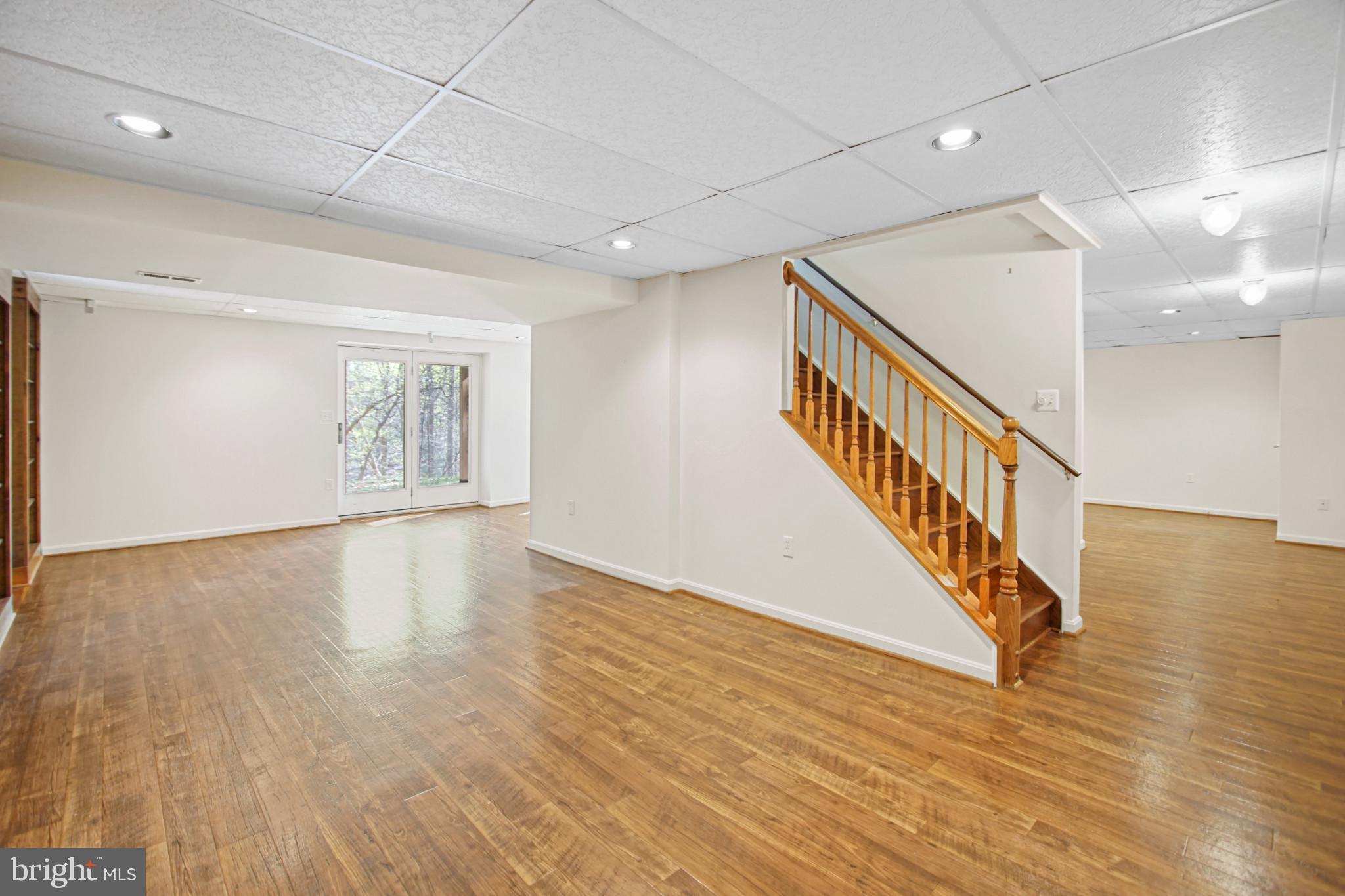 DUMONT OAKS - Residential