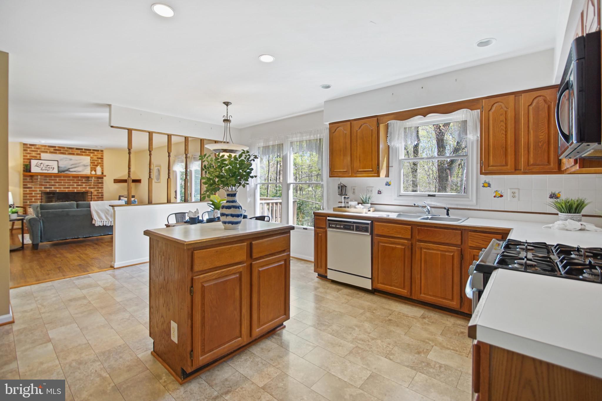 DUMONT OAKS - Residential