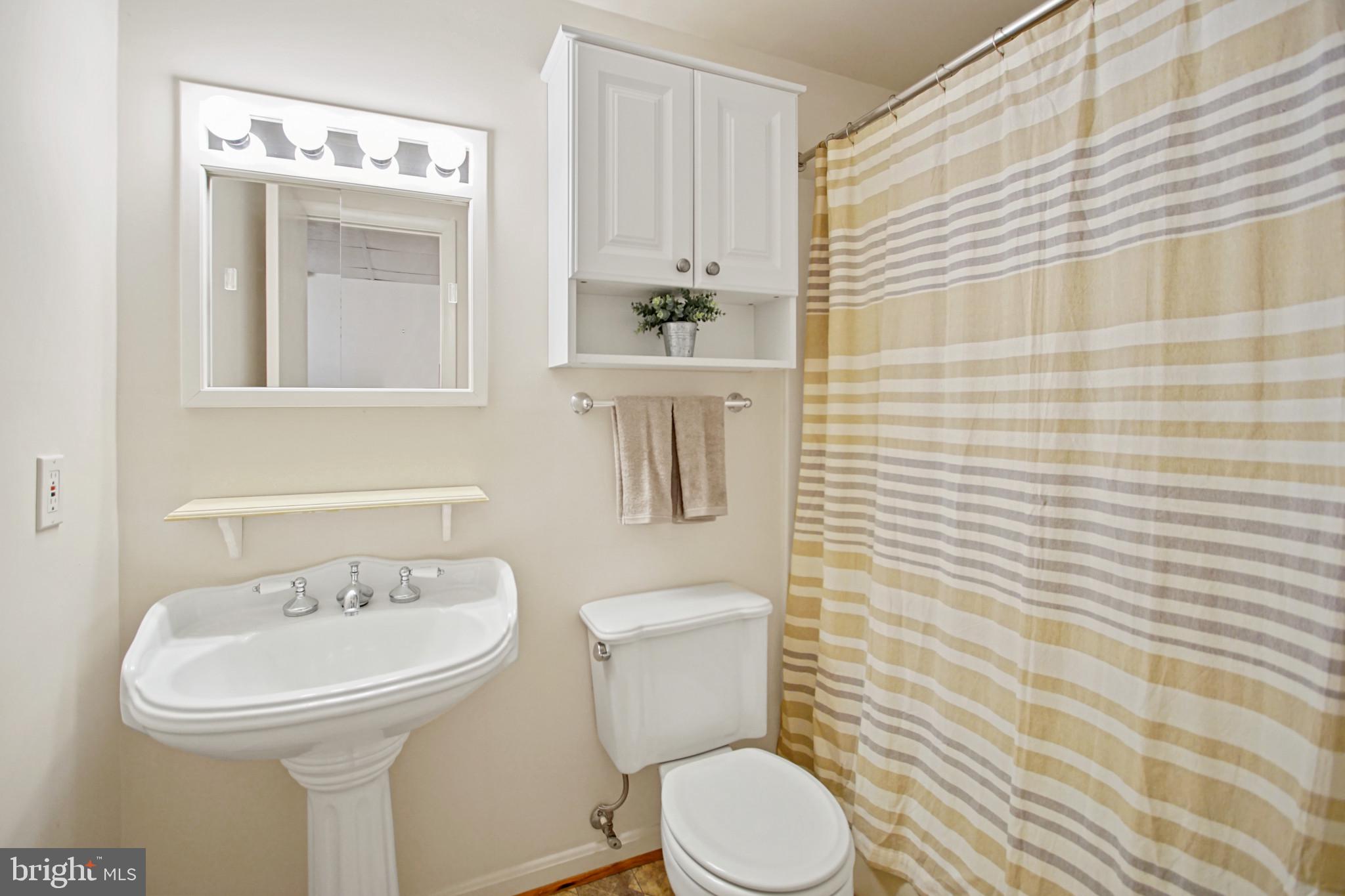 DUMONT OAKS - Residential