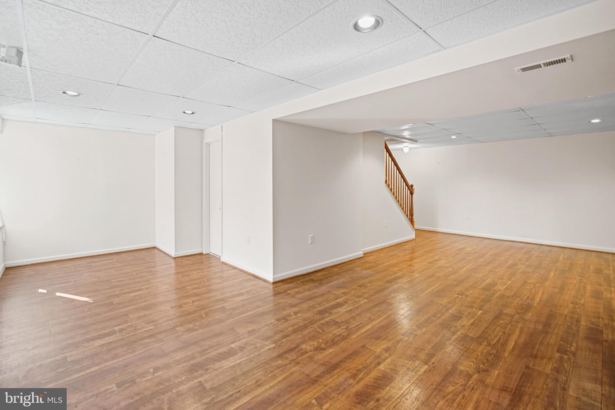 DUMONT OAKS - Residential